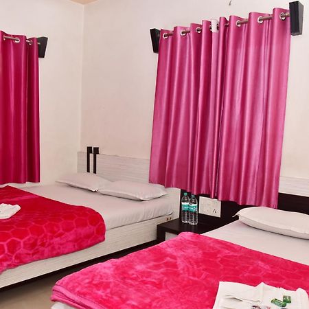 שירדי Hotel Temple Sai מראה חיצוני תמונה