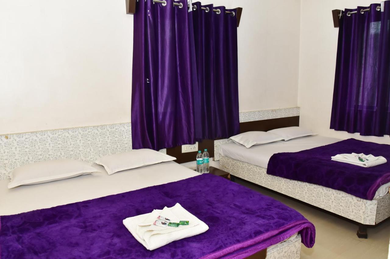 שירדי Hotel Temple Sai מראה חיצוני תמונה